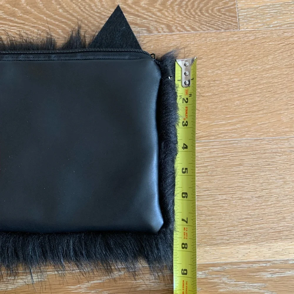 Fuzzy Cat Clutch